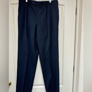 Men’s pleated dress pants
